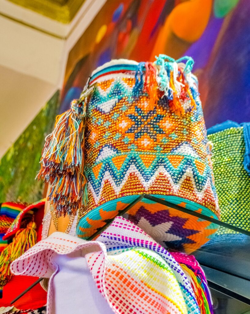 La mochila Wayuu, tradicion hecha a mano.